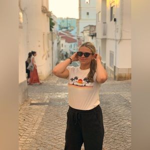 Meet your Posher, Cassandra m